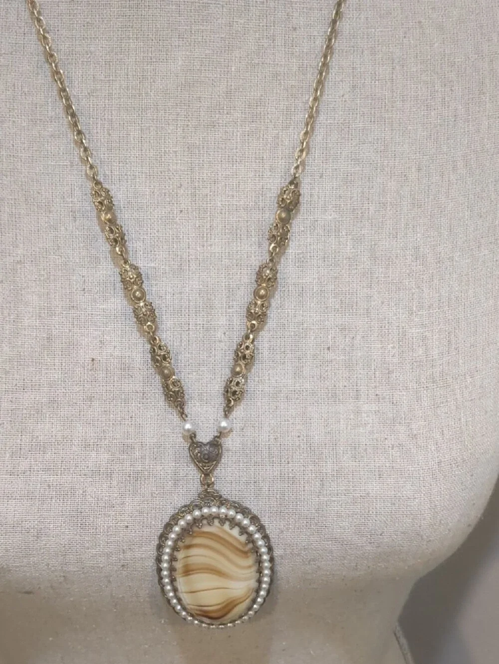 N/A elegant gold